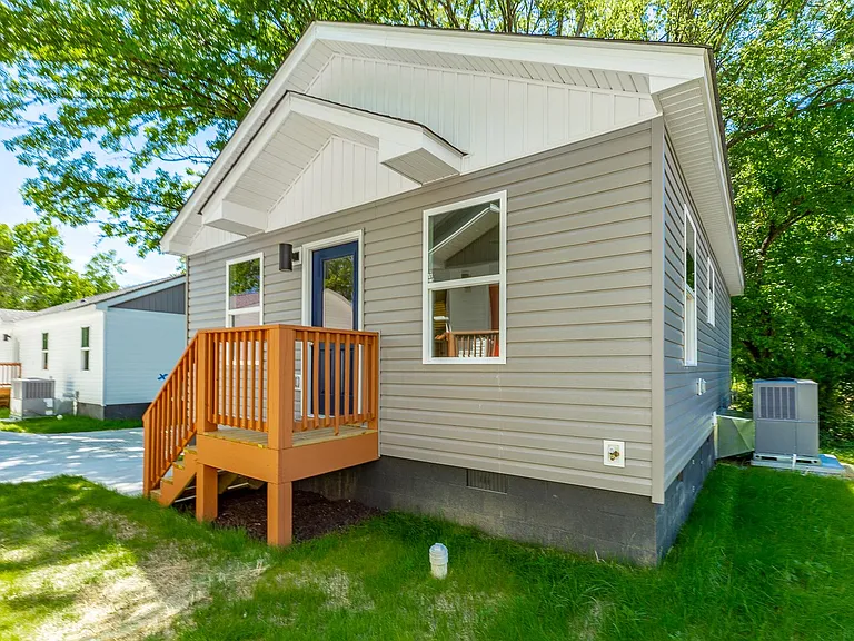 Updated Southside Property Just Off Main Street in Mill Town — Photo 18