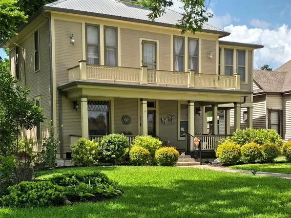 622 W 7th St, Taylor, TX 76574