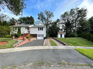 66 Northbrick Ln, Wethersfield, CT 06109
