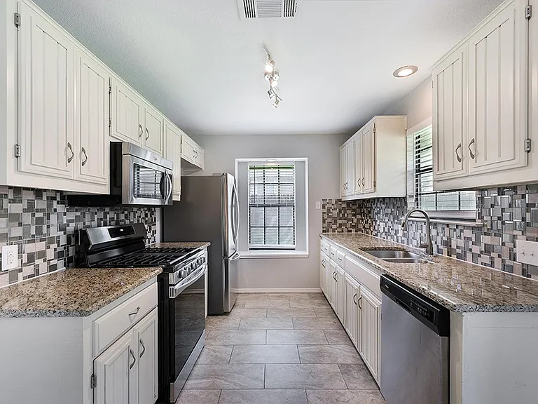 3110 Monument Dr — Photo 10