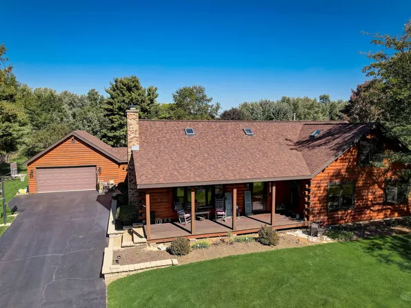 42W678 Falcon Ln, Saint Charles, IL 60175