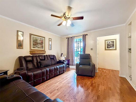 2nd image of 5223 Heathercrest St