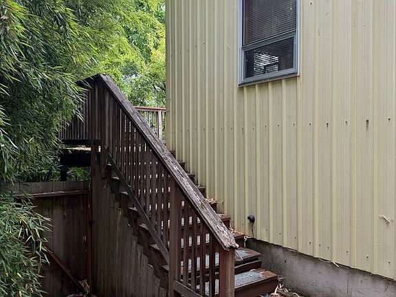 2nd image of 1877 Garden Ave #B