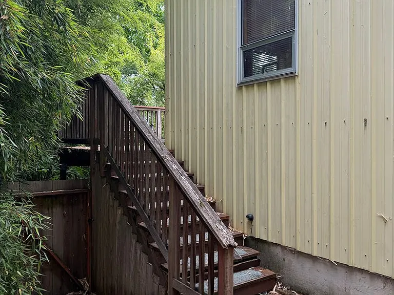 1877 Garden Ave. — Photo 2