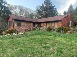 13401 Twin Lakes Dr, Clifton, VA 20124