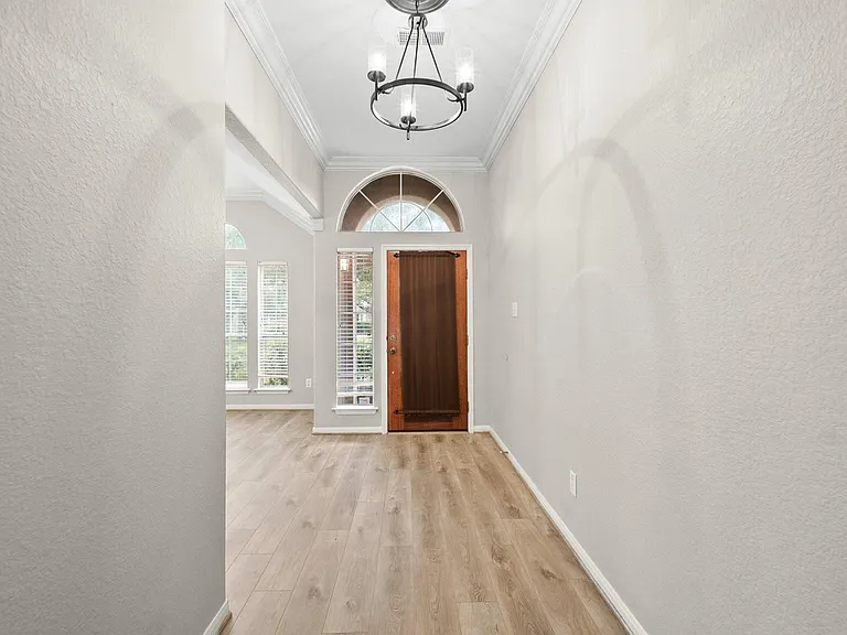 3907 Plum Hill Ln — Photo 3