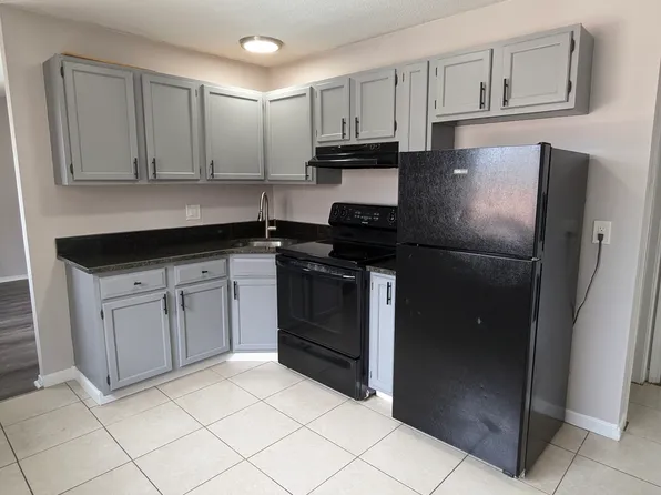 86 Sherman Ave APT 11, Waterbury, CT 06704