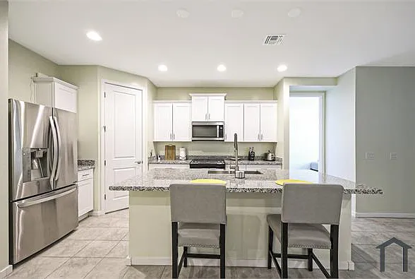 4 bed, 1832 sqft, $2,800 — Photo 3