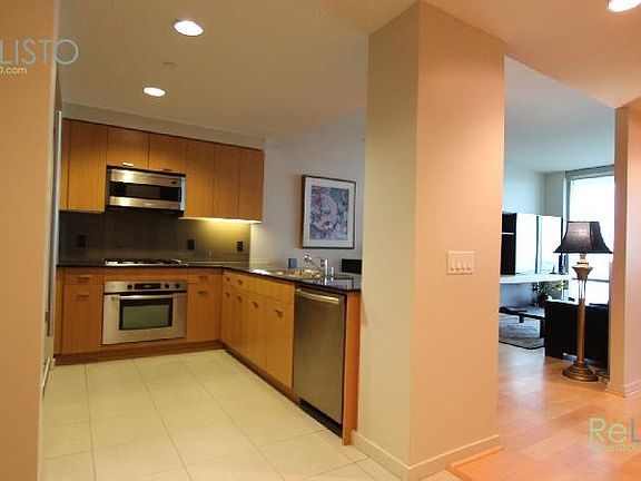 5th image of 355 1st St Unit S2403
