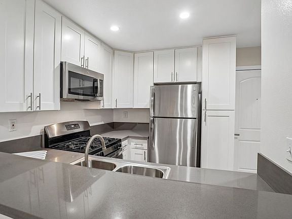 3rd image of 11265 Morrison St #65-310