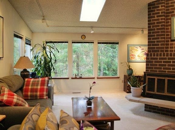 4th image of 10914 Butte Dr SW