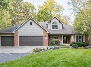 11410 Tall Shadows Ct, Pinckney, MI 48169