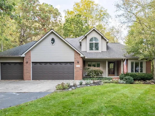 11410 Tall Shadows Ct, Pinckney, MI 48169