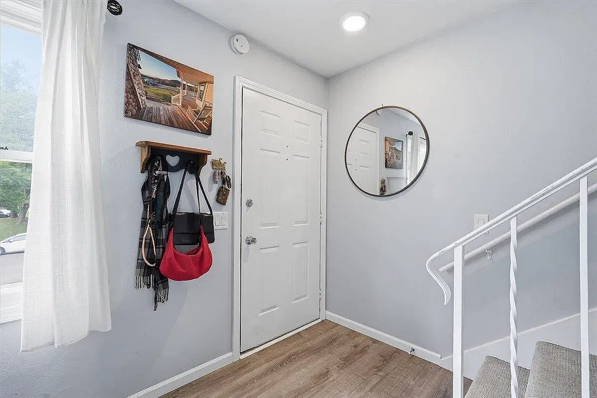 2 bed, 1.5 bath, 1200 sqft, $1,950 — Photo 3