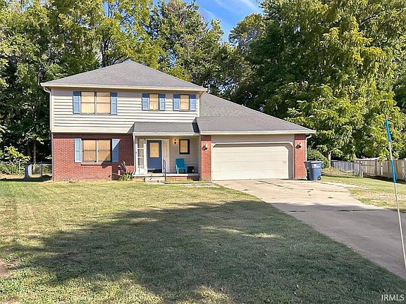 3rd image of 751 Woodland Ct