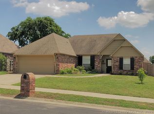 9716 E 111th St, Owasso, OK 74055