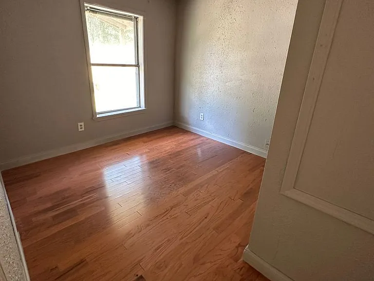 421 Poplar St — Photo 4