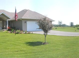 211 Flambeau Ln, Dixon, IL 61021