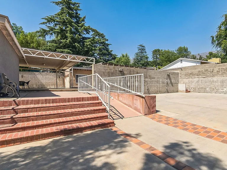 10304 Marcus Ave — Photo 26