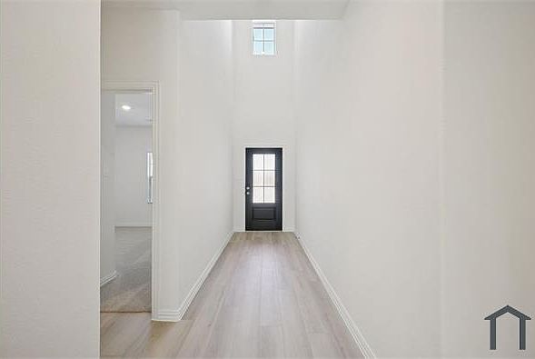1st image of 807 London Town Dr