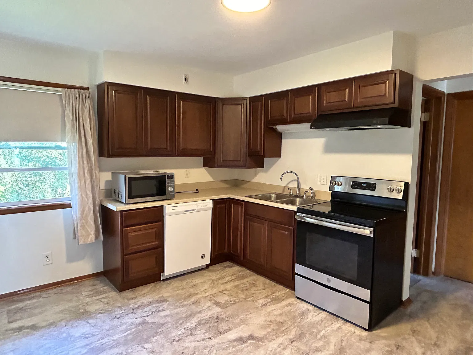 2 bed, 825 sqft, $995 — Photo 3
