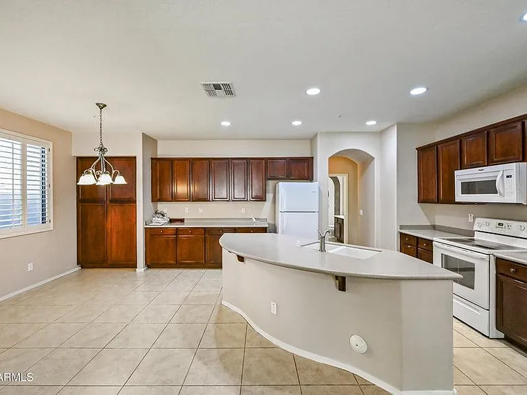 7102 W Katharine Way — Photo 5