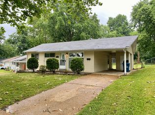 7104 Clover Ln, Hazelwood, MO 63042