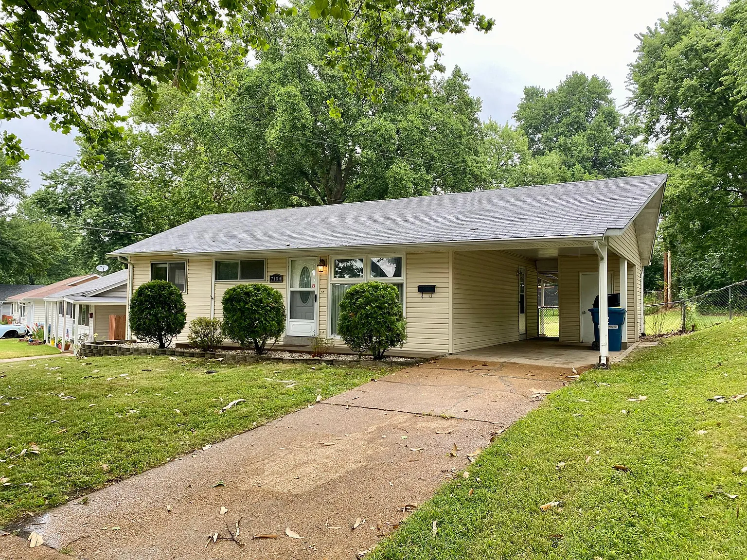 7104 Clover Ln photo 1