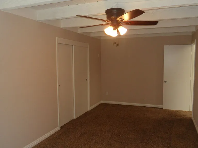 344 N Shattuck Pl — Photo 10