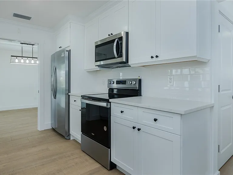 5609 De Soto Ct — Photo 23