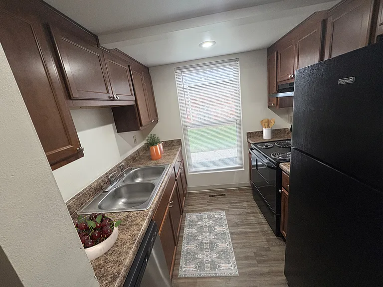 Rivers Edge Apartments and Townhomes — Photo 37