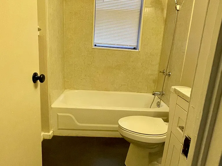 4117 Lafayette Ave #2W — Photo 5