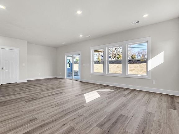 3rd image of 208 Penland Ln