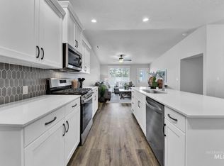 1535 W Woodchest St, Meridian, ID 83646