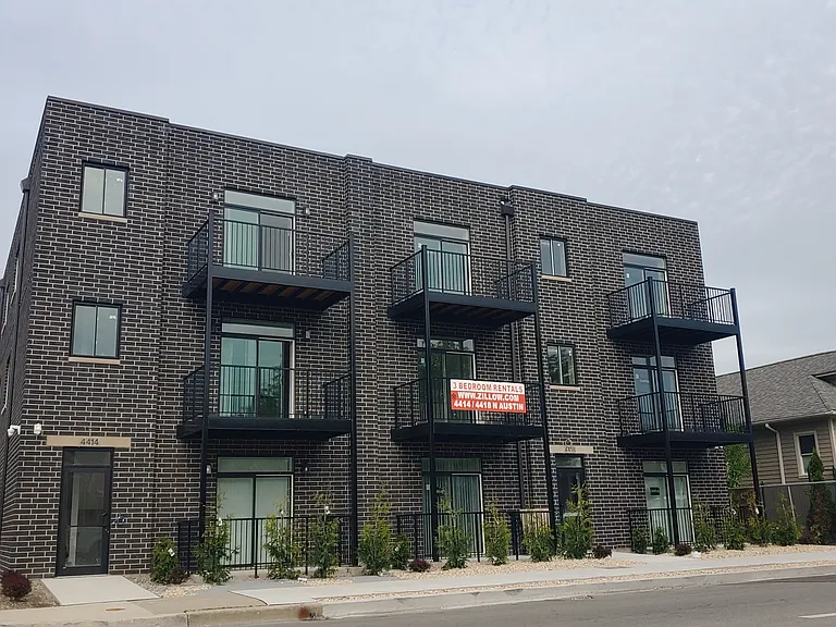 4418 N Austin Ave #101 — Photo 12