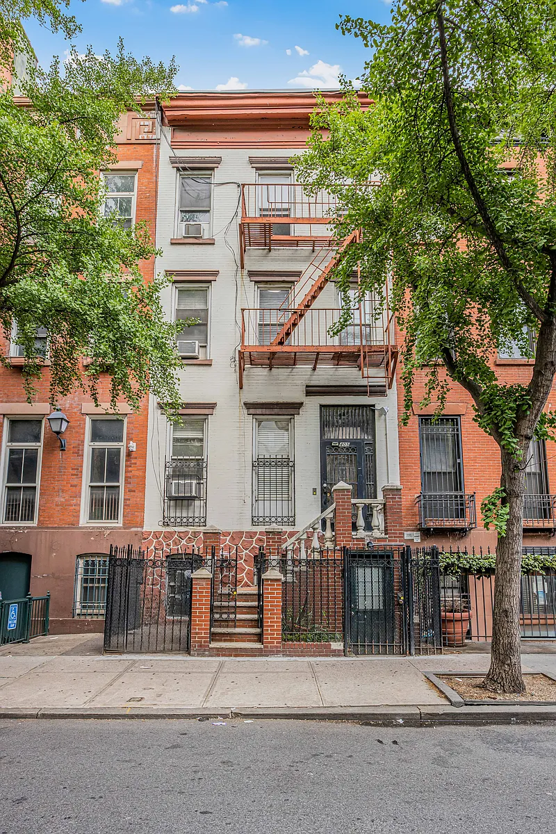 Photo 2 of 15 - 405 W 46th St #2R - Manhattan, NY Building Photo - 405 W 46th St #2R
