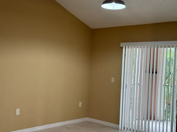 12106 Saint Andrews Pl APT 306, Hollywood, FL 33025