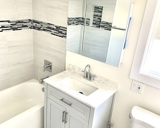 3rd image of 1549 W 224th St #206