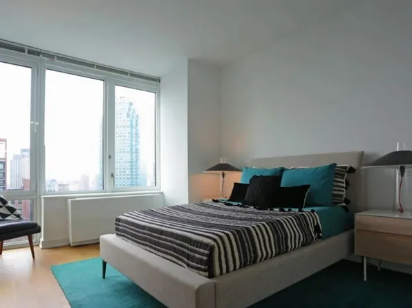 43-22 Queens Street image 1 of 9