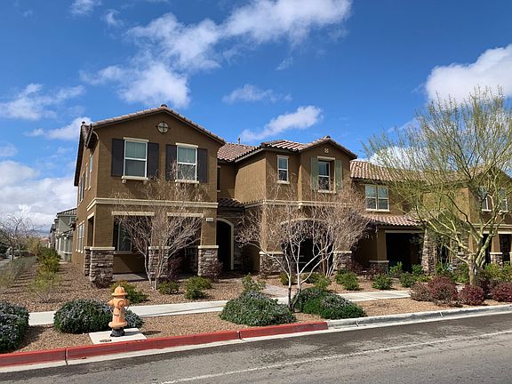 Mature landscaping and quaint neighborhood!