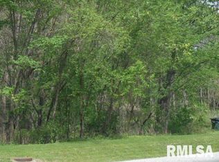 925 Waverly Rd, Davenport, IA 52804