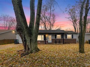 903 Coral Dr, Fairview Heights, IL 62208