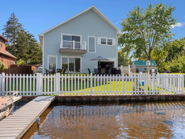 533 S Lakeside Dr, Michigan Center, MI 49254
