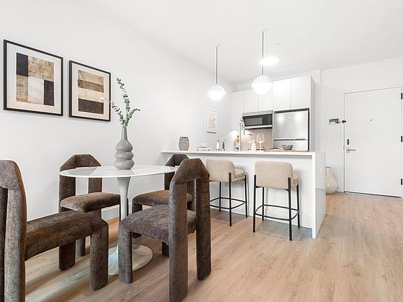 2nd image of 200 Monticello Ave #2