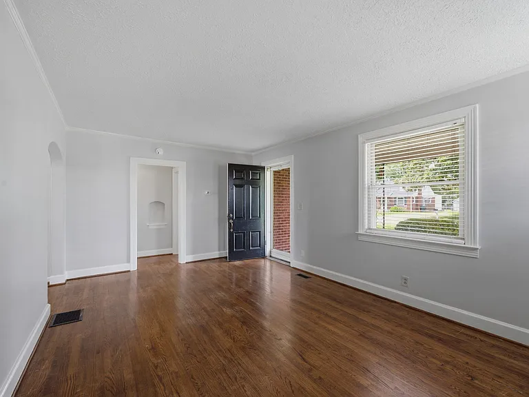 245 Thuss Ave — Photo 7