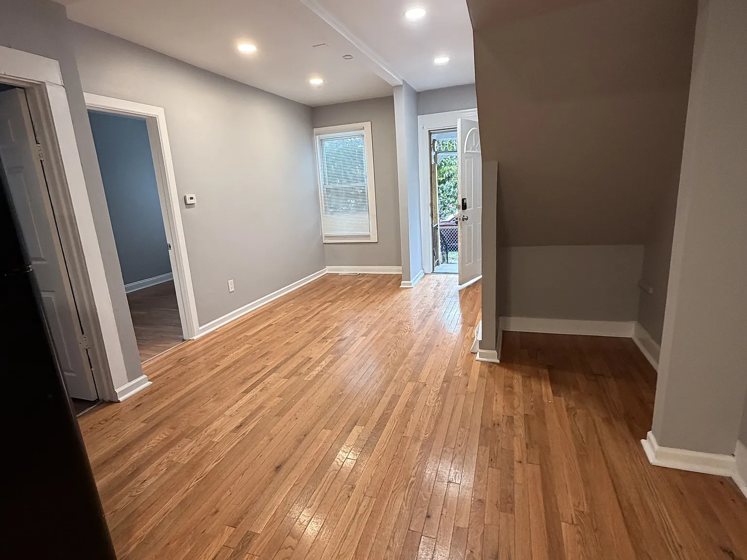 3 bed, 924 sqft, $1,875 — Photo 1