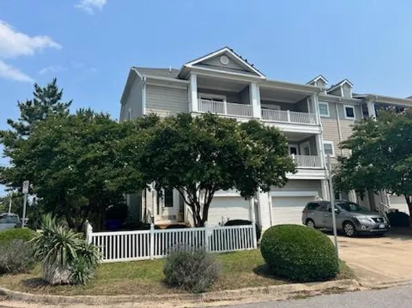 9712 12th View St, Norfolk, VA 23503