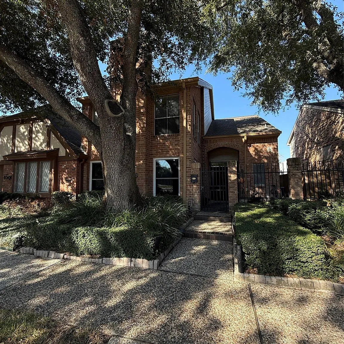 2 bed, 2.5 bath, 2401 sqft, $2,100 — Photo 1