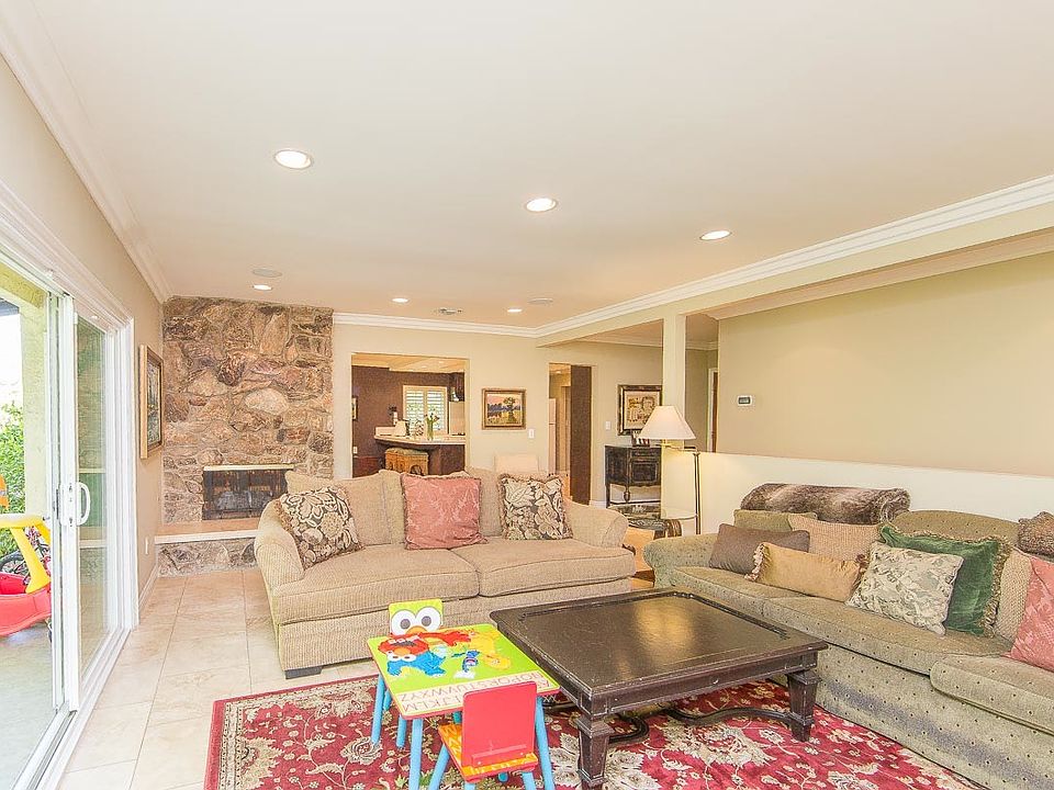 1st image of 15400 Victory Blvd