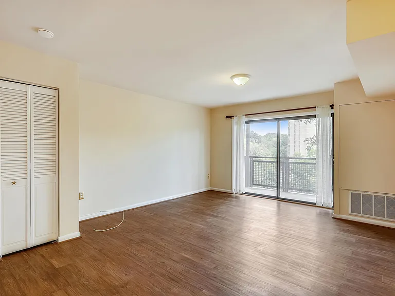 7611 Maple Ave #602 — Photo 16